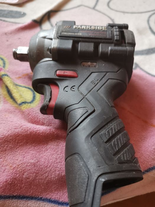 Parkside impact puțin folosita cu încărcător și acumulator  12v