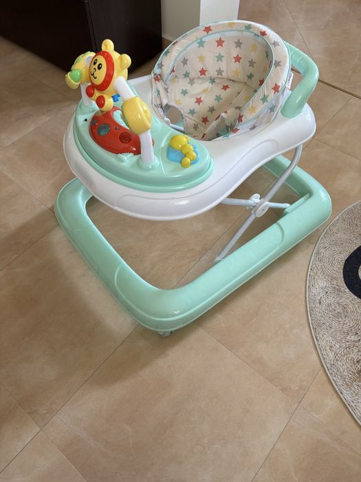 Бебешка проходилка Chipolino с музикална функция