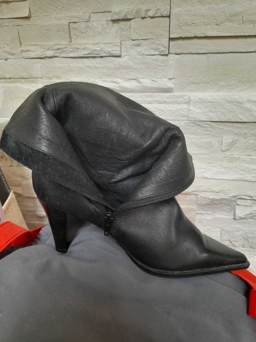 Vand cizmulițe dama (botine) noi!