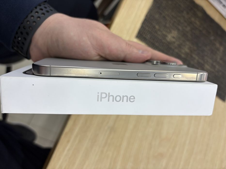 В продаже Iphone 16 pro