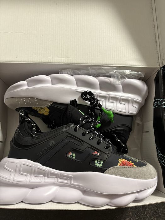 Versace chain reaction