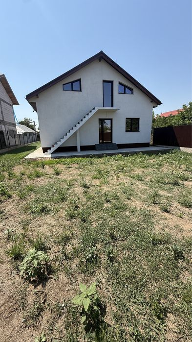 Vand casa cu mansarda in comuna Chiscani