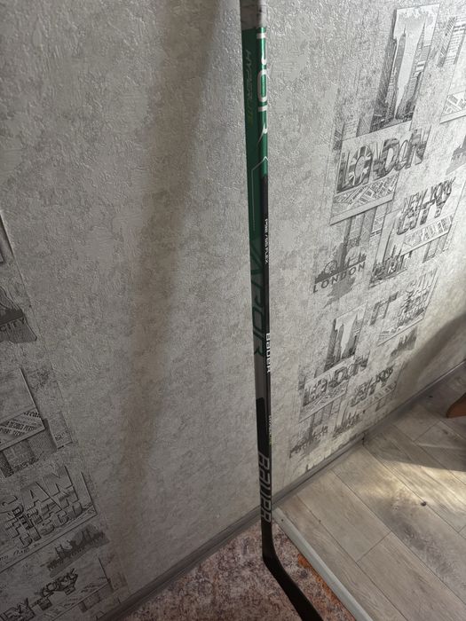 Продам 2 клюшки левый хват