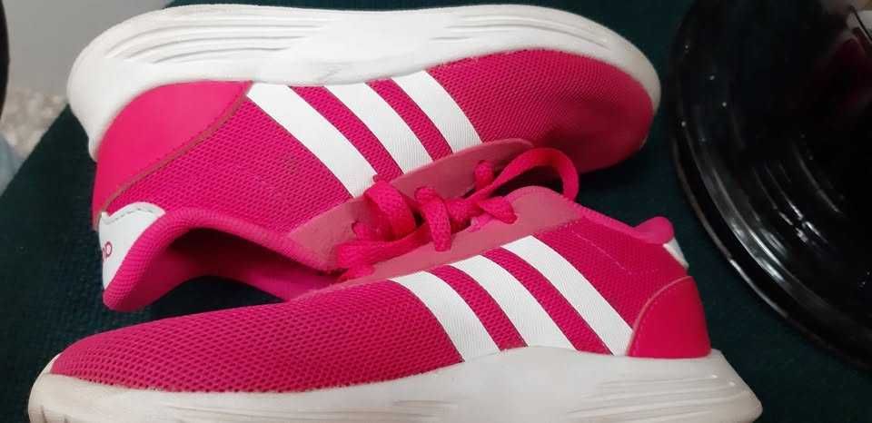 маратонки ADIDAS-Размер 27 FR, UK 91/2 , стелка от ръб до ръб 17.5см
