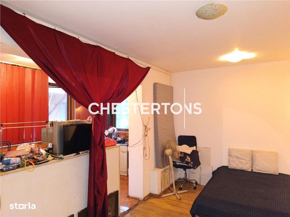 Apartament cu 2 camere si balcon  ST=48mp situat la parterul unui bloc