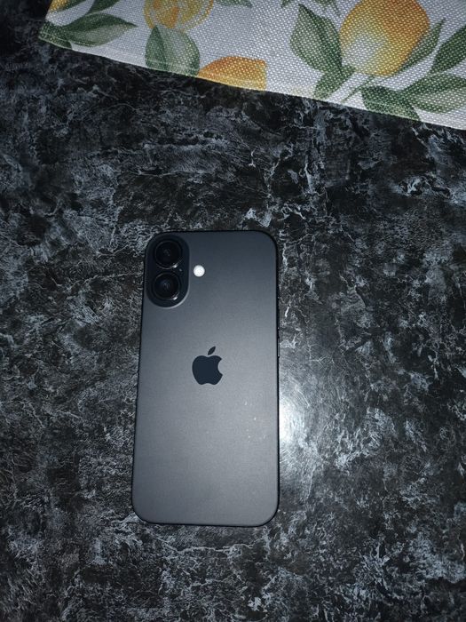 Vând urgent Iphone 16 128GB ușor negociabil