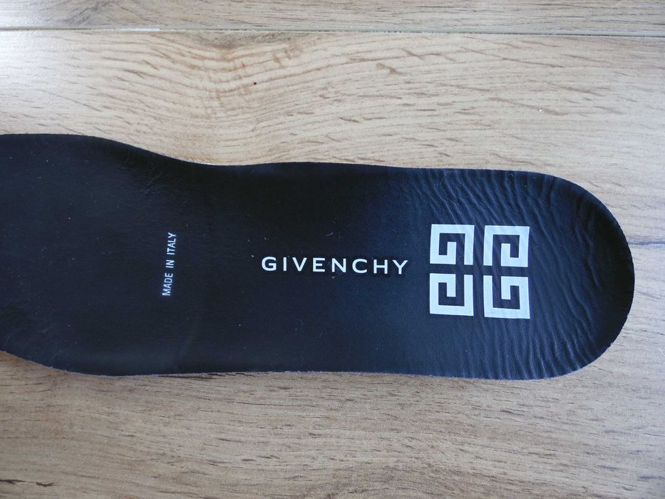 Givenchy Jaw - 42,5 номер Оригинални! Made in Italy