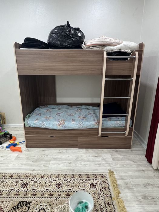 Продается кровать двух яростная