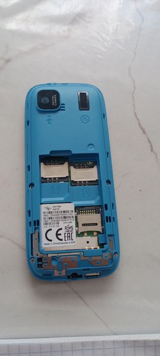 Продам простой телефон с камерам itel