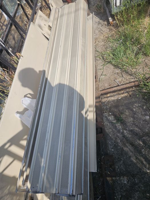 Охранителни ролетни врати 200широки/260 висока