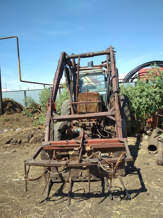 Трактор со стогометом