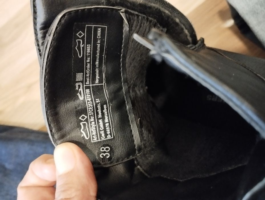 Vând bocanci Dockers Noi mărimea 38