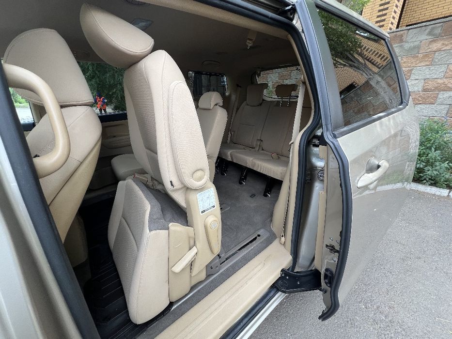 KIA Carnival свежедоставлен