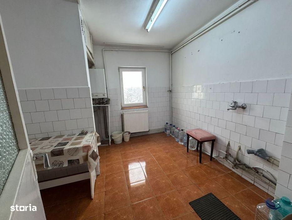 Apartament 4 camere ,decomandat– Micro 16, Bd. Muncii etaj 3/4