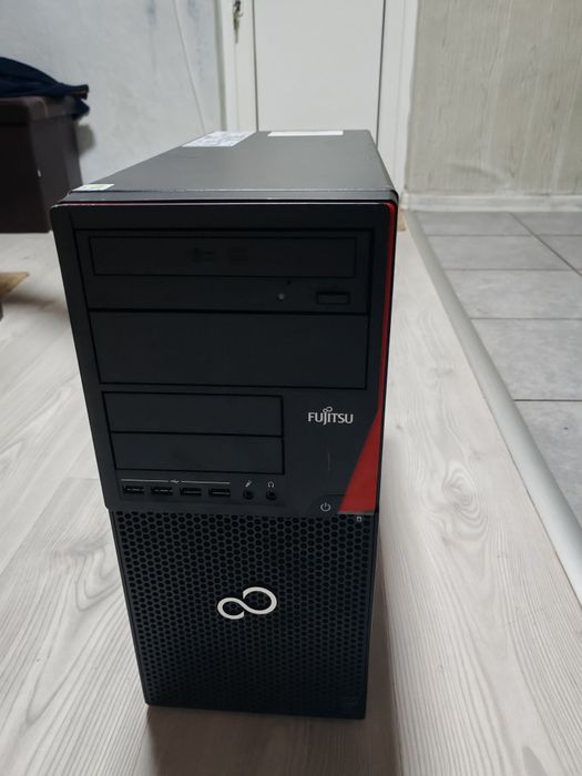 Продавам надежден и стабилен настолен компютър Fujitsu Esprimo P910-L.