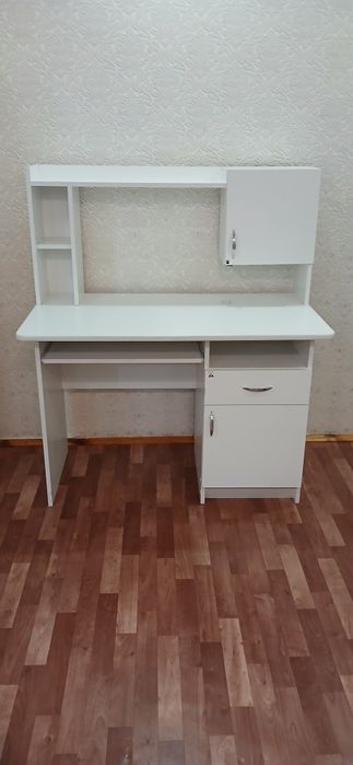 Компьютерный стол.