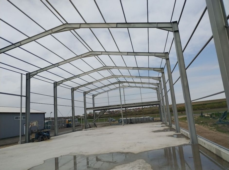 Vand hala  metalica tip hala formata din 6 ferme cu deschidere de 8.6m