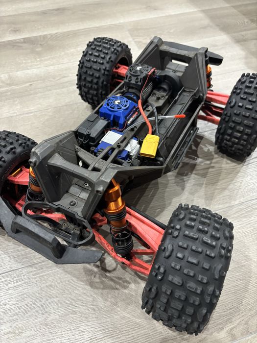 Traxxas Maxx v1 с widemaxx kit траксас макс