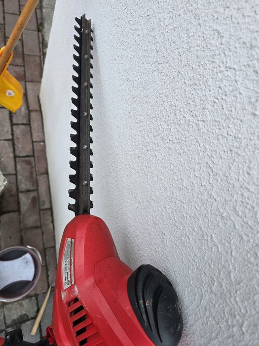 Masina electrica  de tuns gard viu