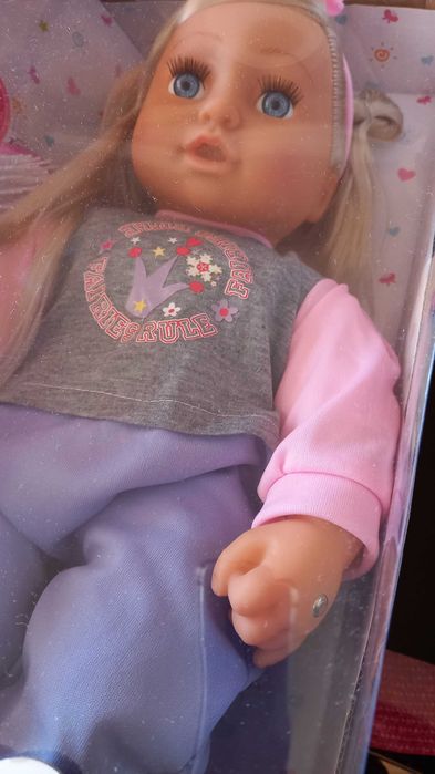 Музикална кукла със сензор на ръцете