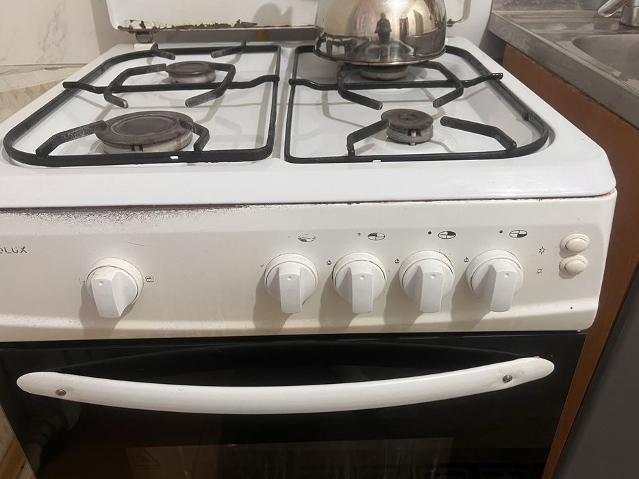 Продам газовую плиту б/у