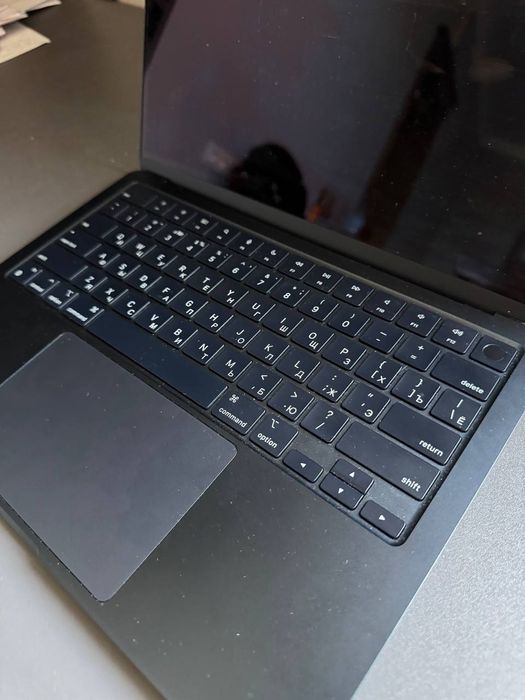 Продаю Macbook air13 M5 16/512  Midnight 2 цикла
