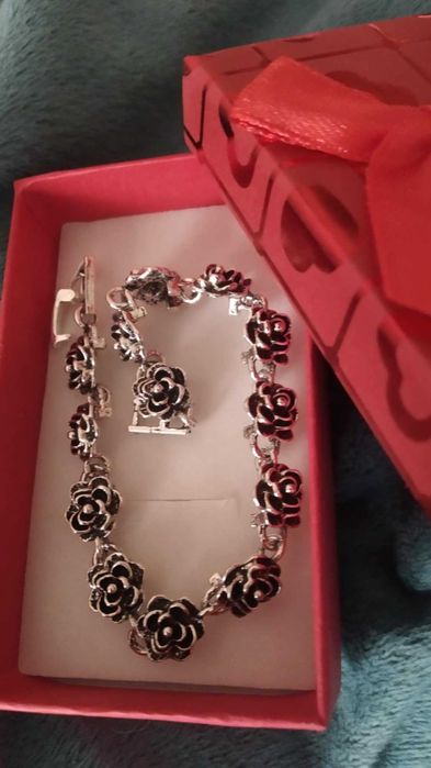 Сребърна,масивна дамска гривна. Страхотен, нов модел. В кутия