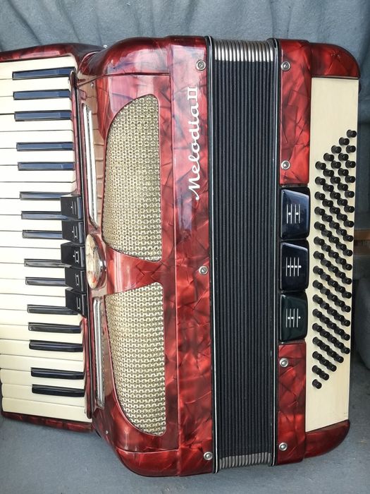 Продам аккордеон"Melodia" пр.Чехословакия.