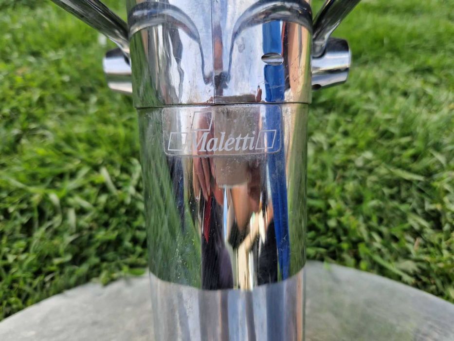 Фризьорки стол, козметична машина.