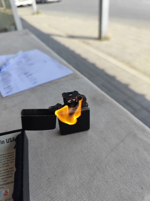 Zippo de vânzare de colecție