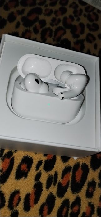 Airpods pro 2, desigilate pentru proba