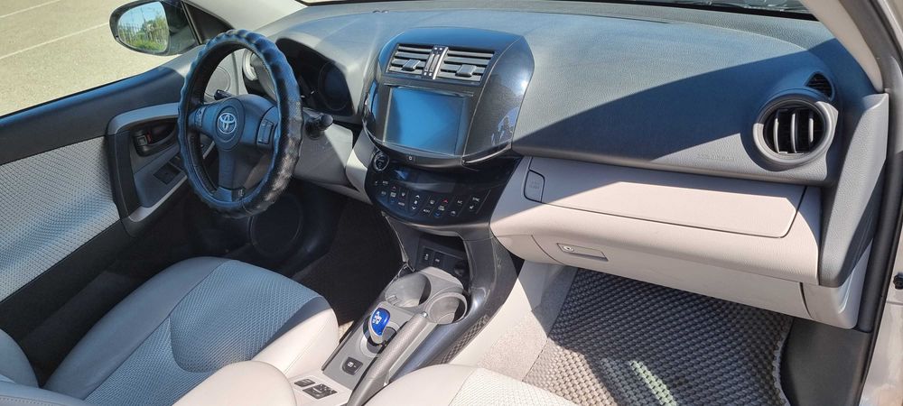 Toyota RAV4 EV 2012 г. Электромобиль