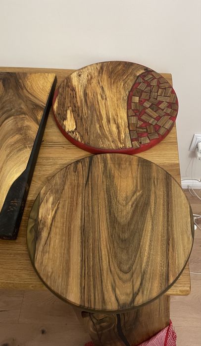 Vand tocatoare/platouri din lemn de nuc si rasina