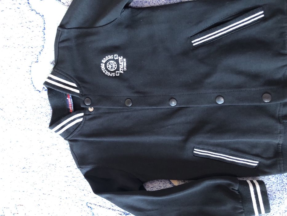 Продам бомбер 116 размер