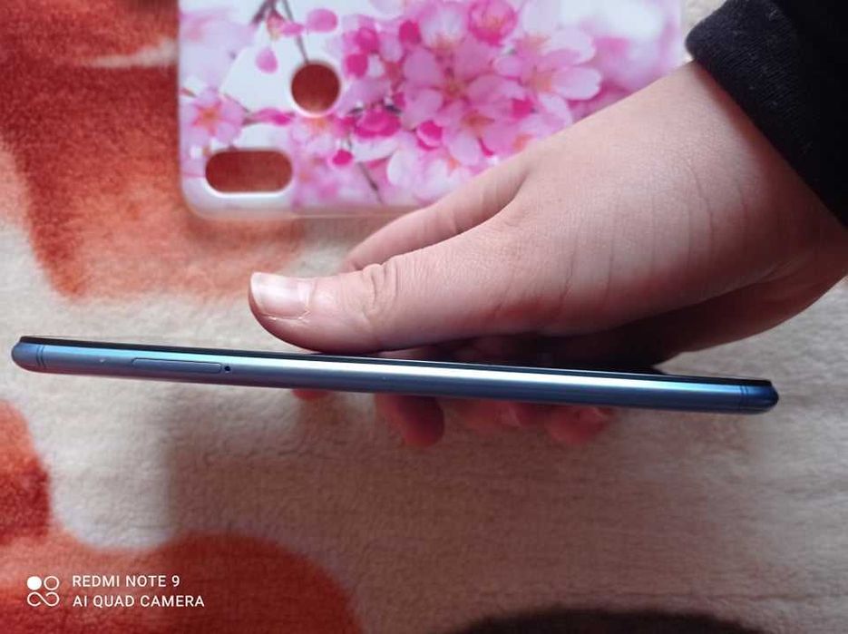 Телефон Xiaomi Redmi S2 32GB с различни видове нови калъфчета