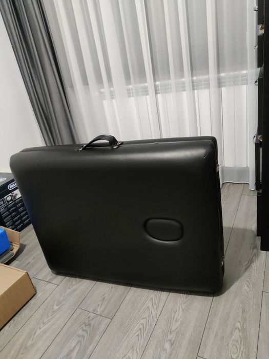 Pat masaj sau extensii gene 400 lei.