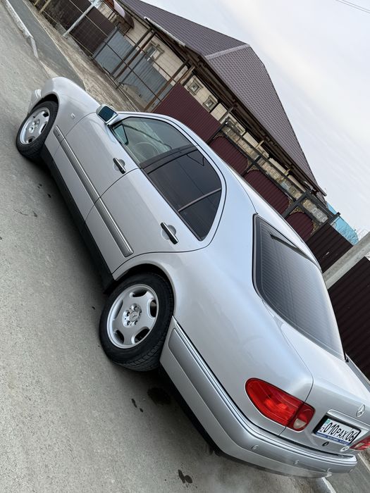 Mercedes benz W210