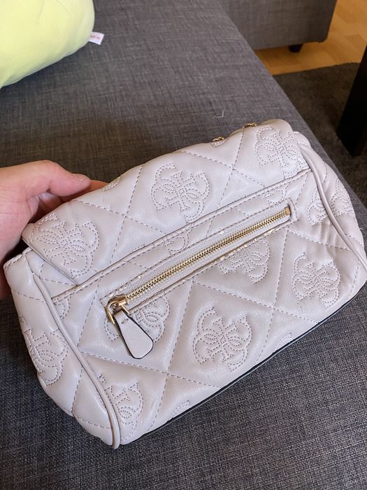 Vând geantă GUESS cu săculeț