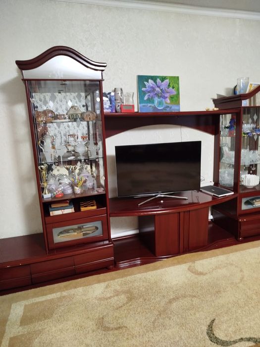 Шкаф-стенка коричневый