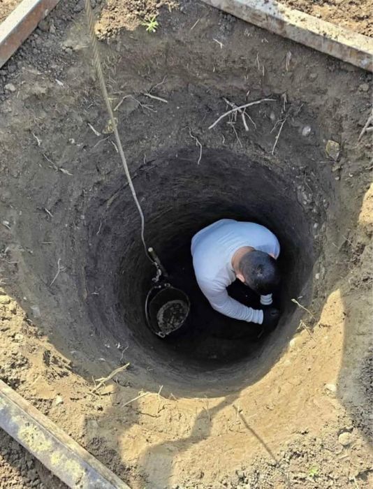 Executam fose septice si fantani