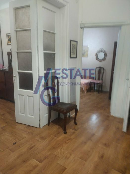 Етаж от къща в супер центъра на Бургас