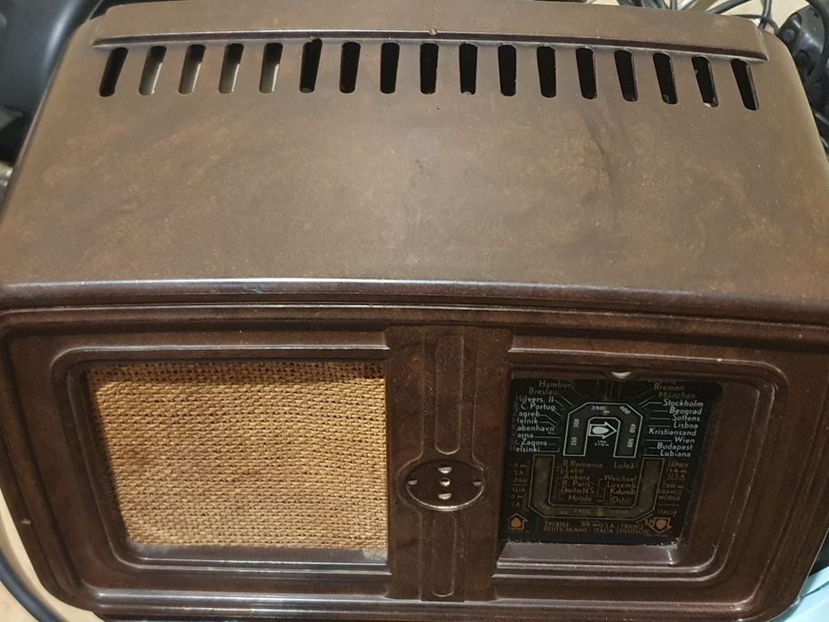 Radio 1935 Blaupunkt (philips) pe lampi, carcasa bachelita, functional