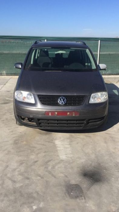 Dezmembram Volkswagen Touran 1.9 tdi,6 trepte,an fabr. 2006