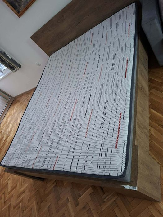 Еднолицев матрак 160/200.