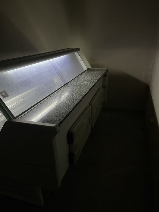 Продам холодильную Витрину