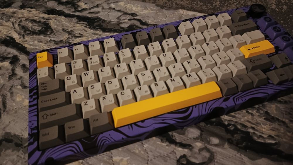 Продам клавиатуру