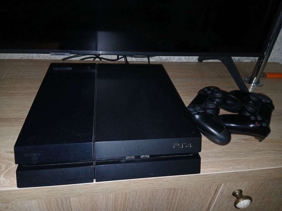 PS 4 в идеальном состоянии