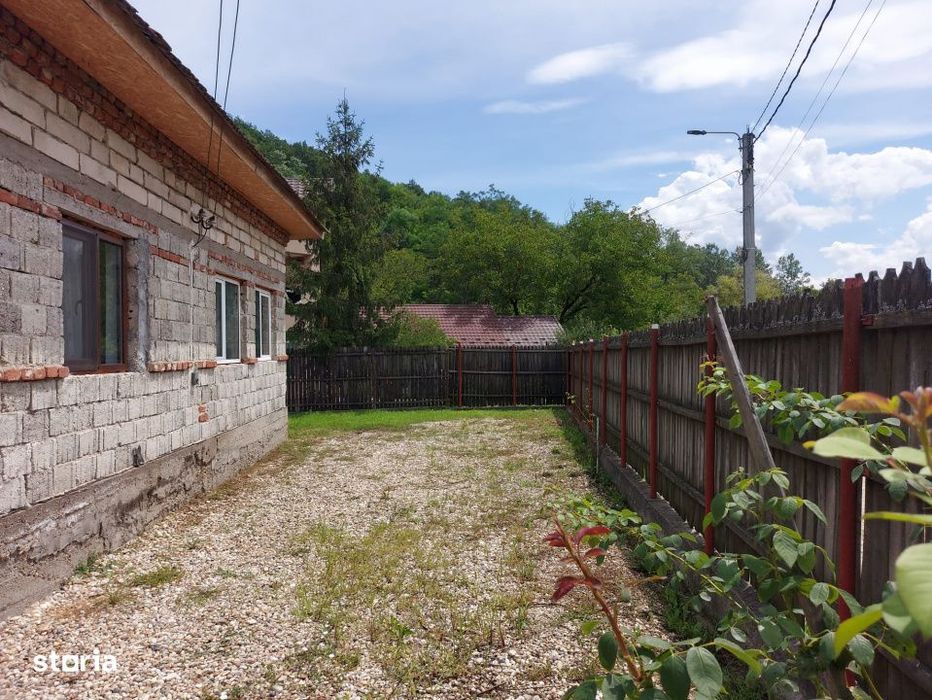 Casa de terminat in Bascov-Valea Ursului/strada Salcamilor