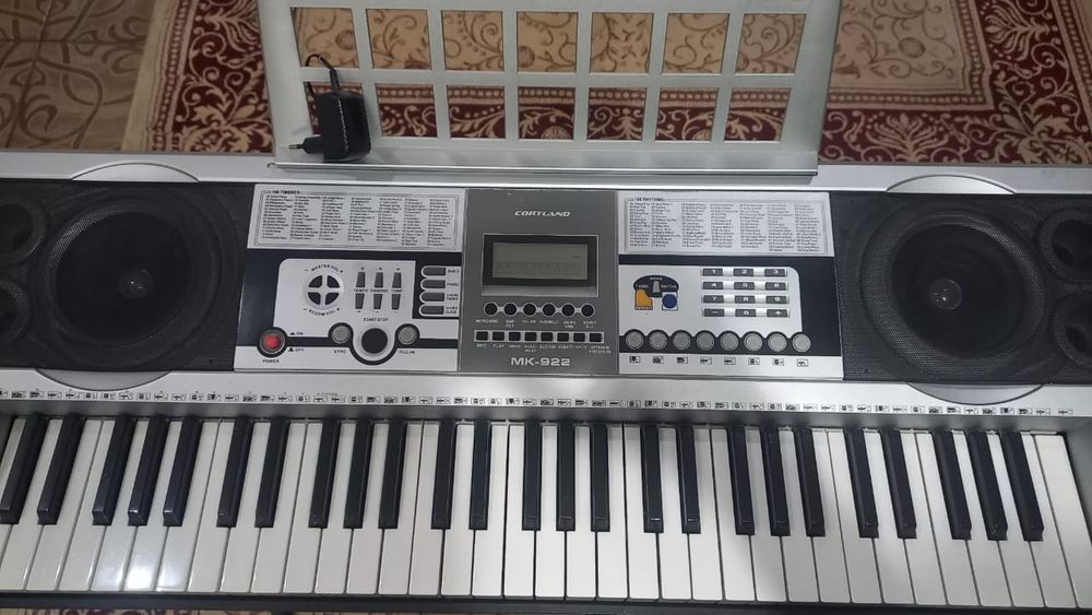 Продам синтезатор