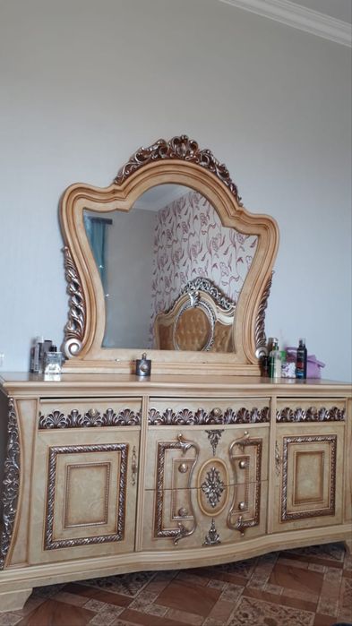 Спальный гарнитур 300000тыс